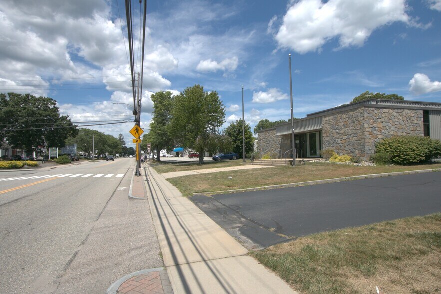 More Photos Of 43 Pennsylvania Ave, Niantic Bank For Lease