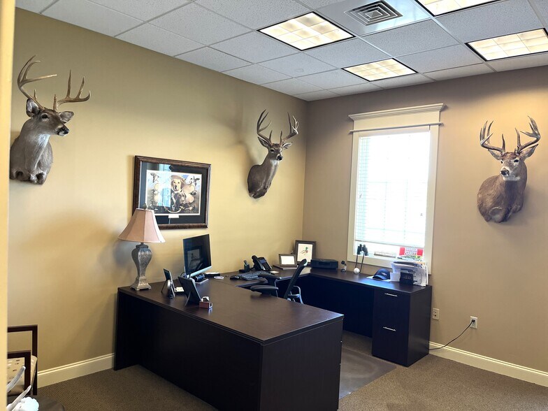 More Photos Of 1155 Halle Park Cir, Collierville Office For Lease