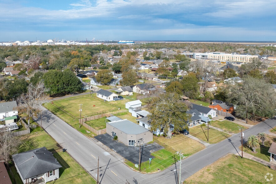 More Photos Of 928 Block St, Port Neches Office Residential For Sale