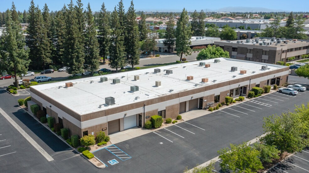 More Photos Of 295 W Cromwell Ave, Fresno Warehouse For Lease