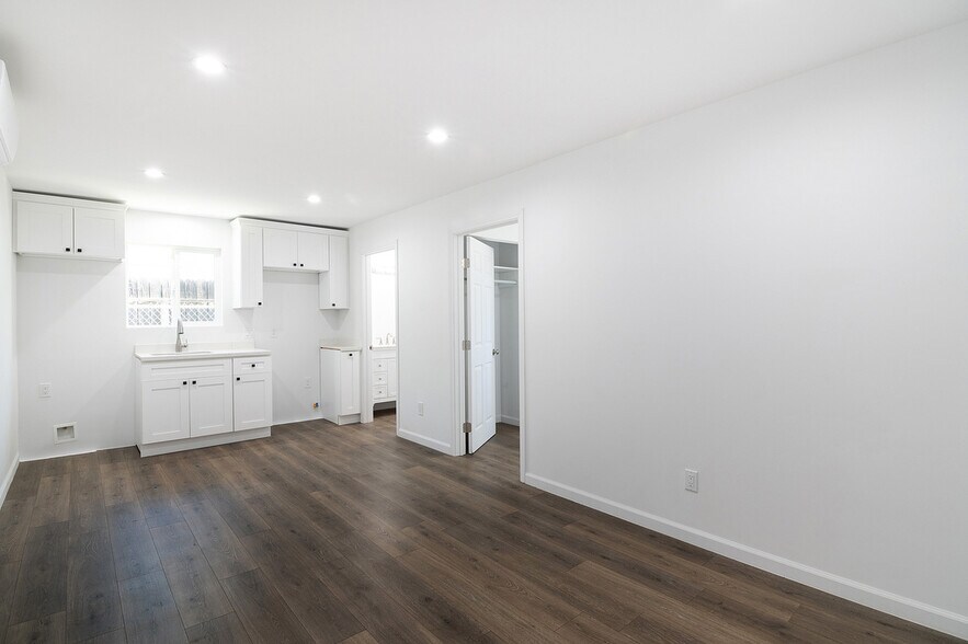 More Photos Of 15405 Covello St, Van Nuys Manufactured Housing Mobile Home Park For Sale