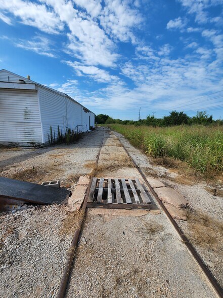 More Photos Of 5619 Old Nashville Rd, Bowling Green Industrial For Lease