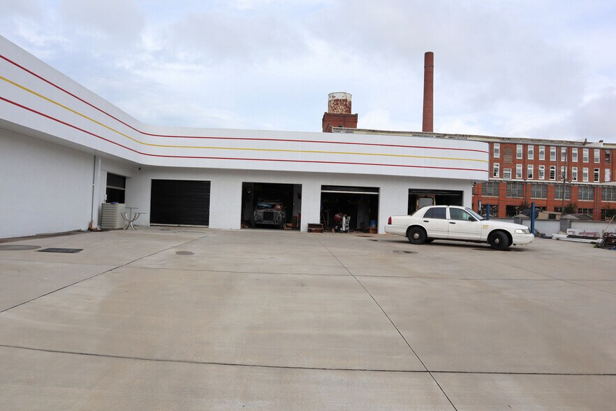 More Photos Of 395 S Ocoee St, Cleveland Showroom For Sale