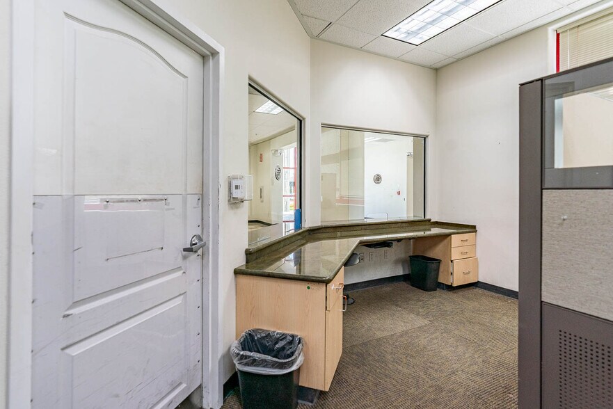 More Photos Of 300-304 E Avenue K6, Lancaster Office For Lease