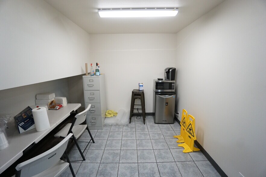 More Photos Of 802 E Nob Hill Blvd, Yakima Freestanding For Lease