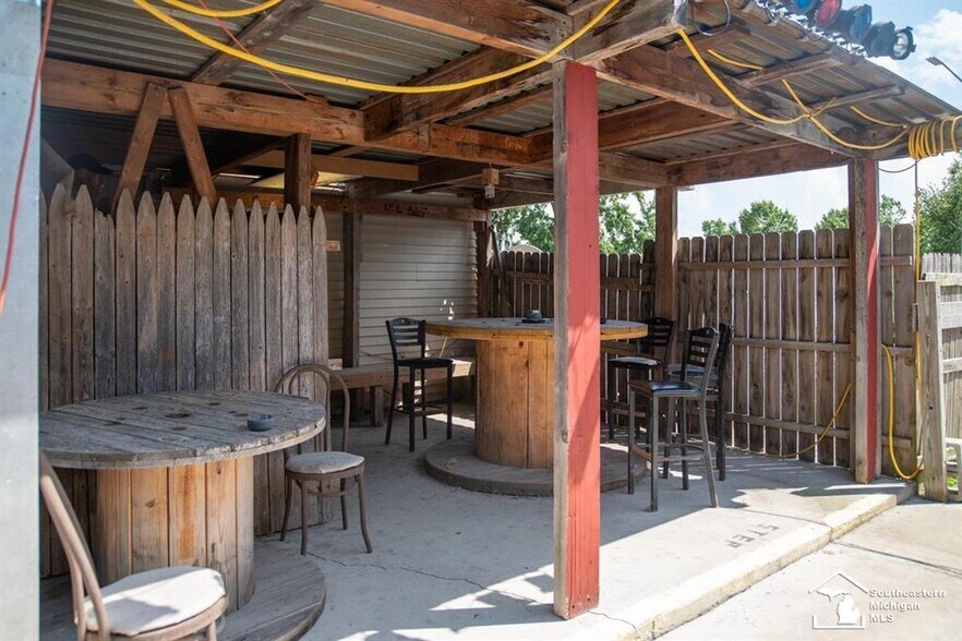 More Photos Of 10221 Telegraph Rd, Carleton Bar For Sale