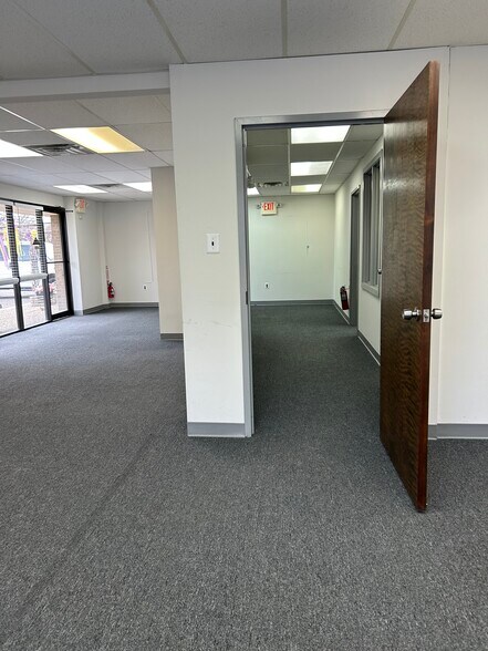 More Photos Of 7905 Browning Rd, Pennsauken Unknown For Lease