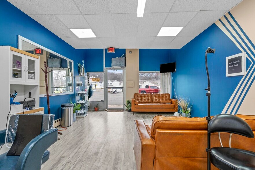More Photos Of 841-869 Jones Hill Rd, West Haven Storefront For Lease