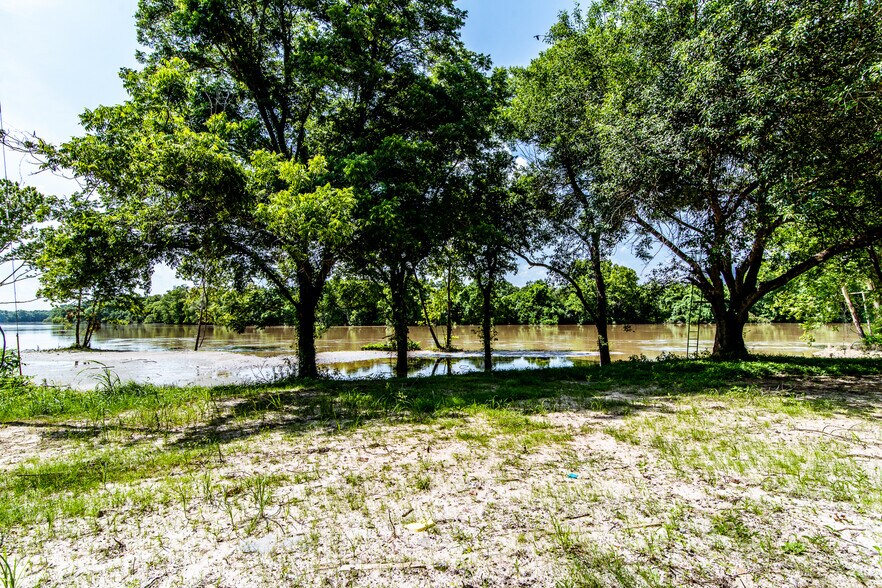 More Photos Of 4750 TX-19 S, Trinity Trailer Camper Park For Sale