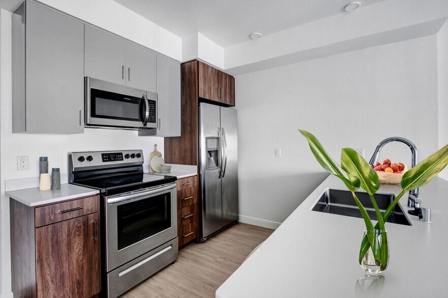 More Photos Of 6625 Reseda Blvd, Reseda Apartments For Lease