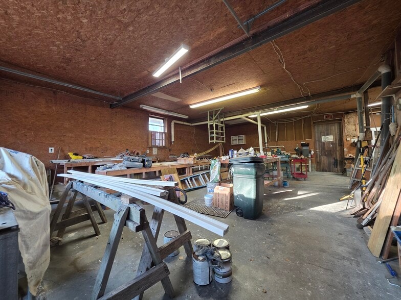 More Photos Of 2034 W 5th St, Washington Showroom For Sale