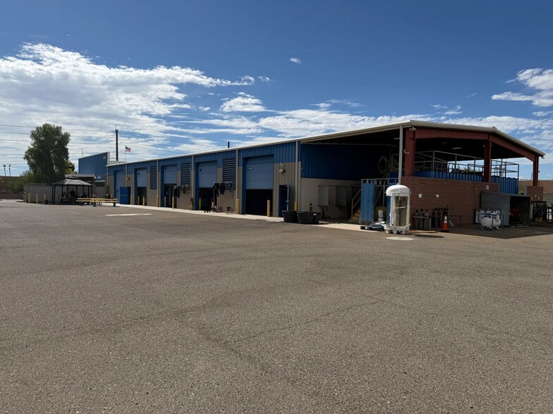 More Photos Of 4055 S Sarival Ave, Goodyear Showroom For Lease