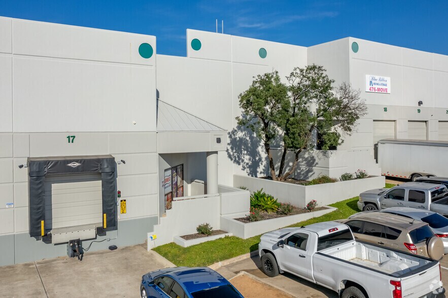 More Photos Of 8606 Wall St, Austin Distribution For Lease