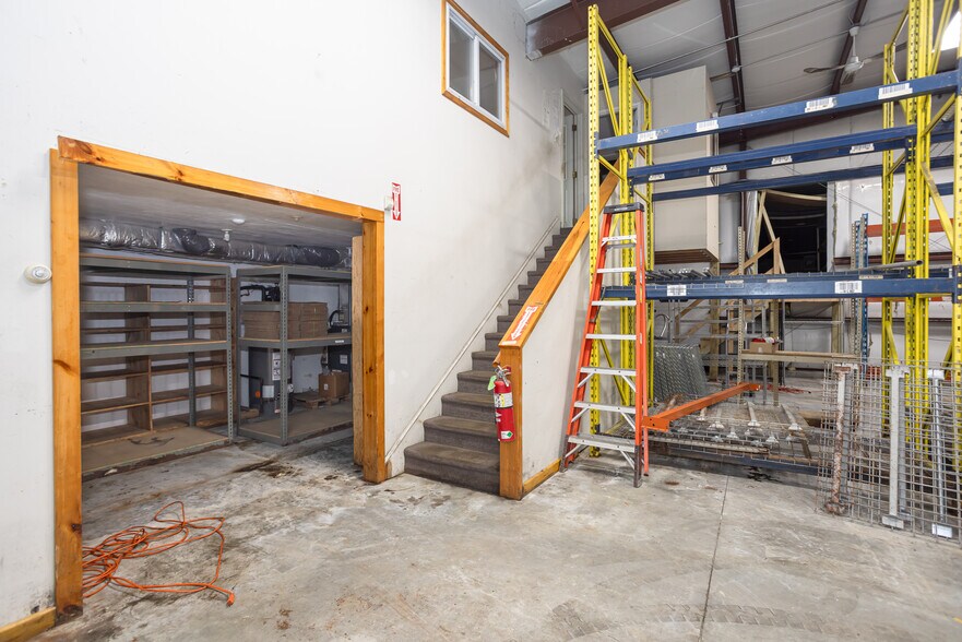 More Photos Of 1079 Aquidneck Ave, Middletown Industrial For Sale