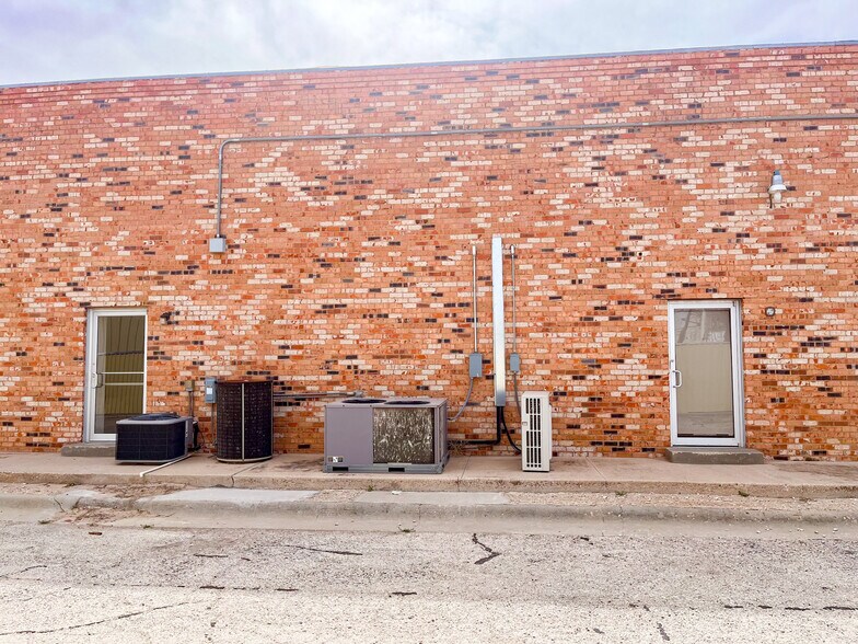 More Photos Of 711 E 3rd St, Big Spring Office For Lease