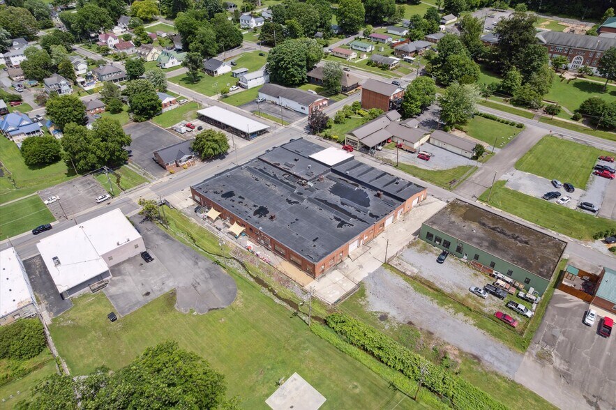 More Photos Of 307 S Depot St, Rogersville General Retail For Lease
