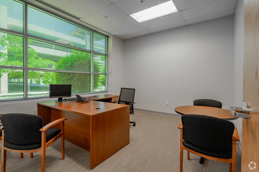 More Photos Of 10000 Rogers Run, San Antonio Office For Sale