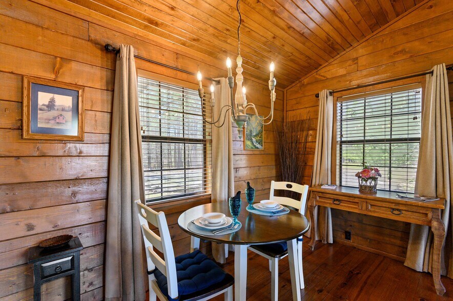 More Photos Of 68438 Eagle Creek Dr, Smithville Hotel For Sale