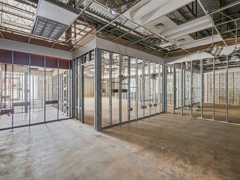 More Photos Of 840 Riverside Dr, Asheville Warehouse For Lease
