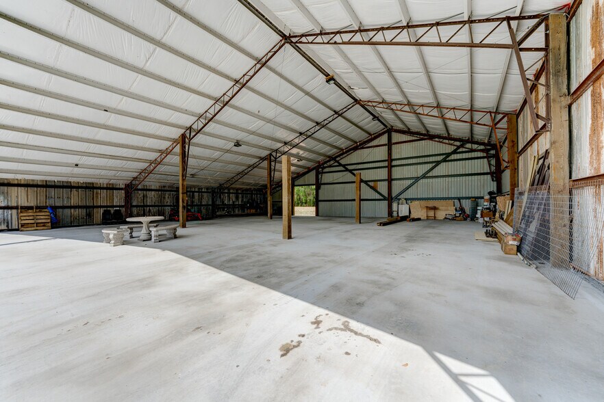 More Photos Of 4388 County Road 197, Alvin Specialty For Sale