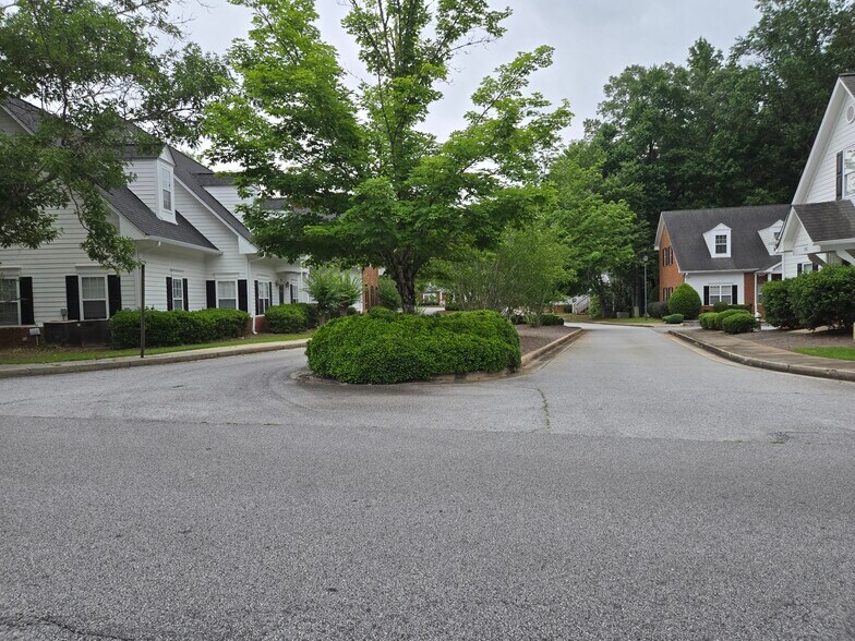 More Photos Of 140 Howard Ln, Fayetteville Office For Sale