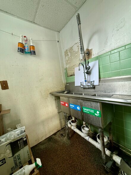 More Photos Of 1314 S Adams St, Tallahassee Convenience Store For Lease