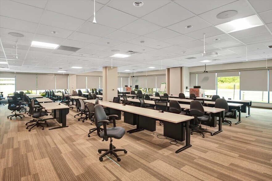 More Photos Of 300 Stevens Dr, Lester Office For Lease