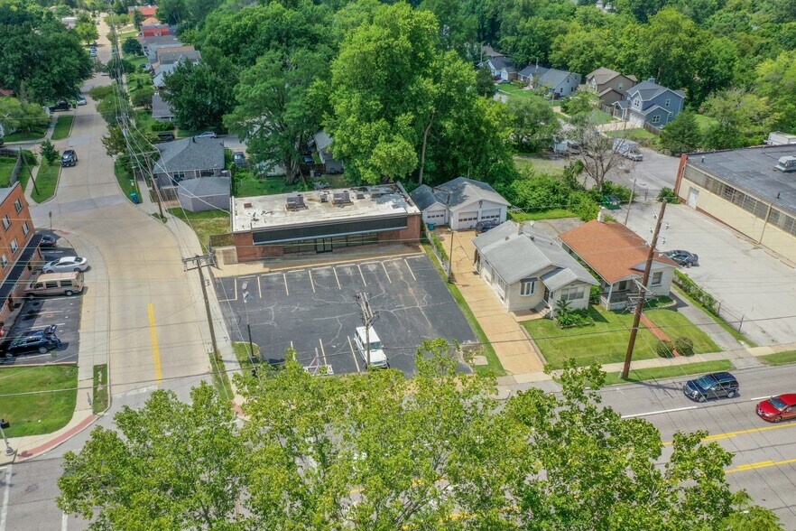 More Photos Of 2425 S Big Bend Blvd, Saint Louis Convenience Store For Sale