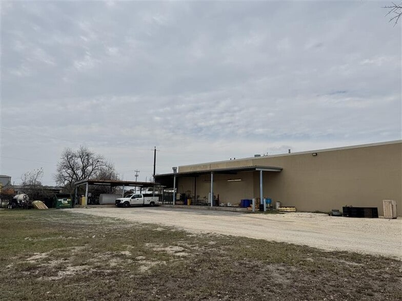 More Photos Of 1119 Paulsun St, San Antonio Distribution For Sale