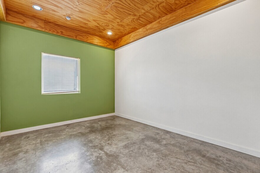 More Photos Of 505 W 15th St, Austin Loft Creative Space For Sale