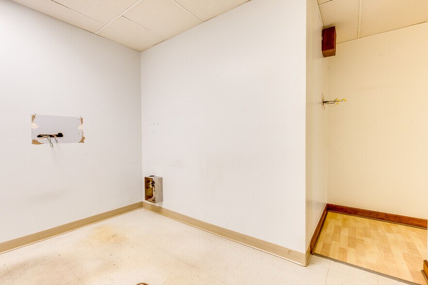 More Photos Of 6300 Forward Ave, Pittsburgh Storefront Retail Residential For Lease