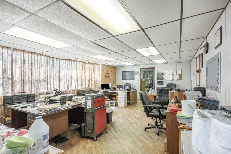 More Photos Of 3110 Elm Ave, Baltimore Warehouse For Sale