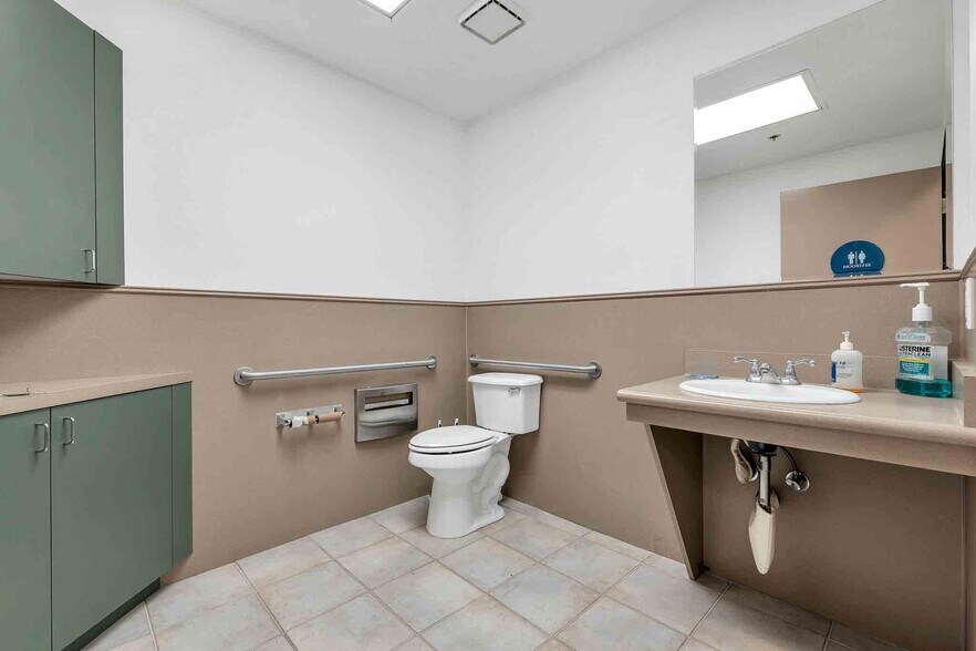 More Photos Of 1755 Erringer St, Simi Valley Medical For Lease