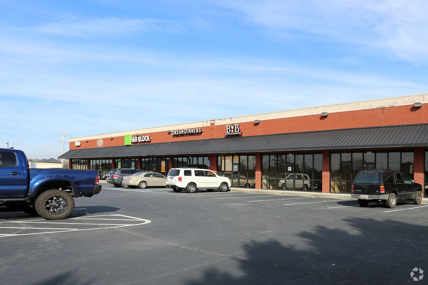 Primary Photo Of 537 Lake Center Pky, Cumming General Retail For Lease