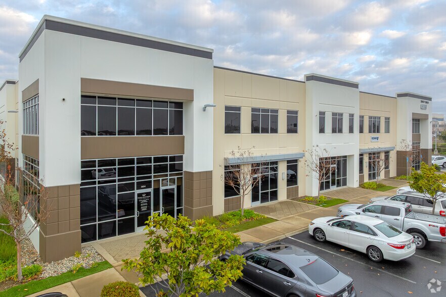 More Photos Of 5842-5854 Lonetree Blvd, Rocklin Showroom For Lease