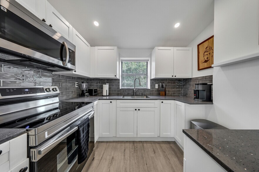 More Photos Of 243 NW 32nd St, Miami Multifamily For Sale