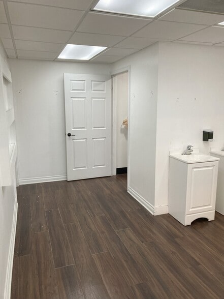 More Photos Of 4105 12 Mile Rd, Berkley Storefront For Sale