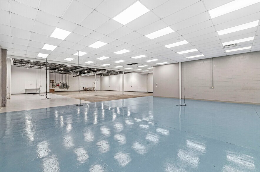 More Photos Of 1340 N Illinois St, Indianapolis Showroom For Lease