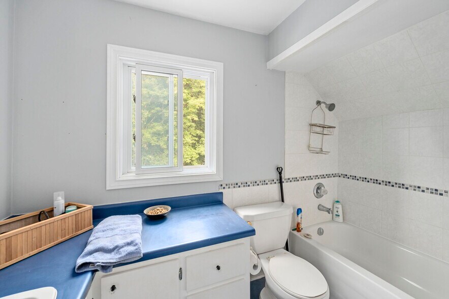 More Photos Of 227 Colborne St, Port Stanle Office For Sale