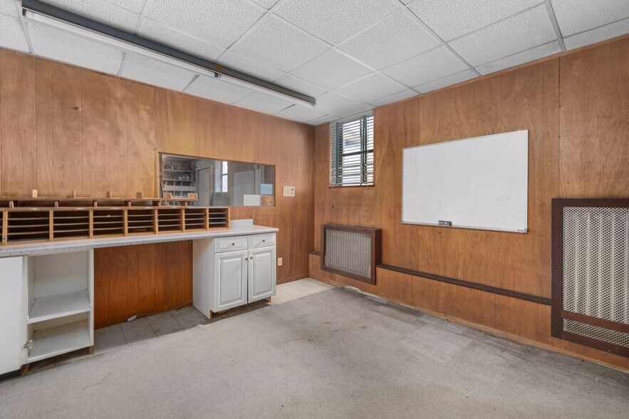 More Photos Of 585 Warren Ave, East Providence Storefront Retail Office For Sale