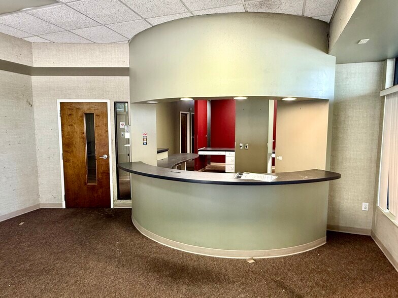 More Photos Of 3660 Cascade Rd, Atlanta Storefront For Lease