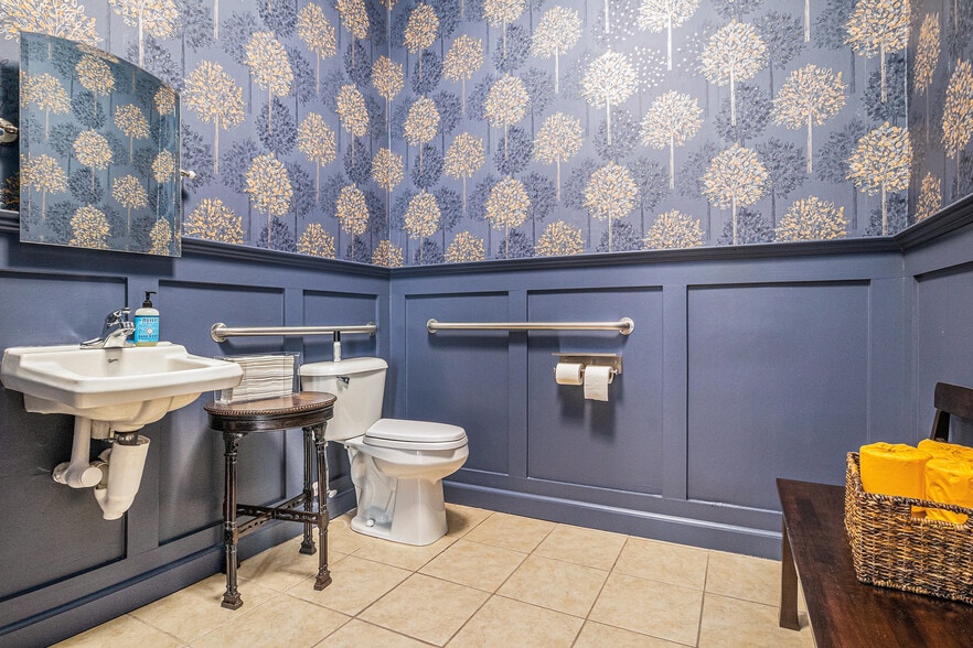 More Photos Of 410 E Church St, Monroe Hospitality For Sale