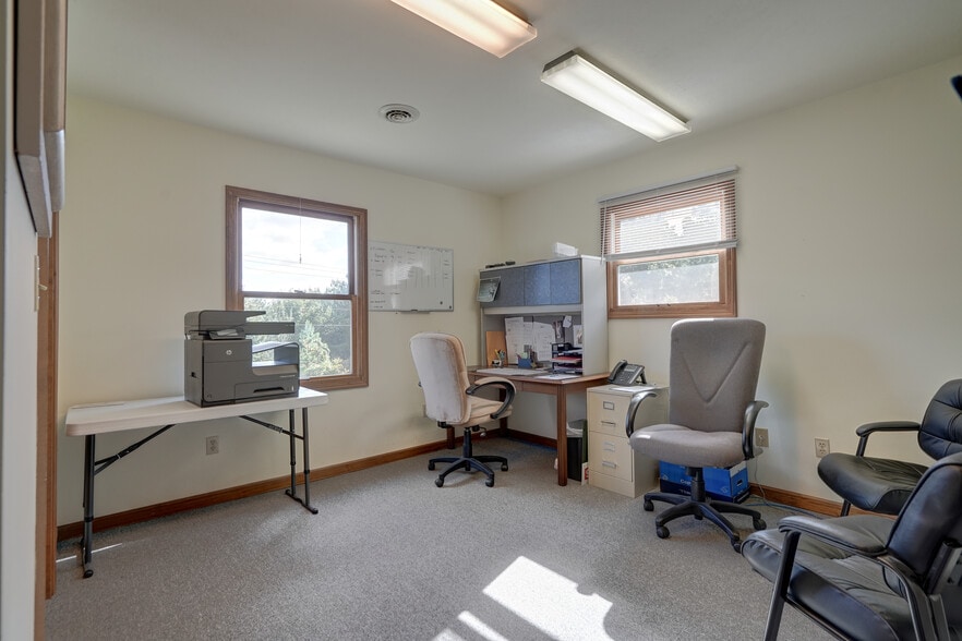 More Photos Of 2704 Lake Monticello Rd, Palmyra Office For Sale