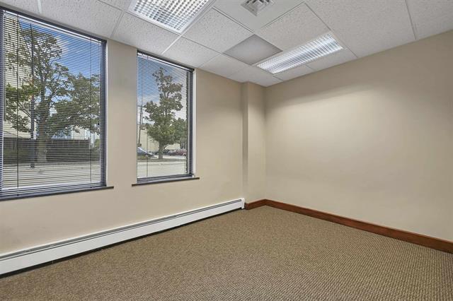 More Photos Of 414 E Walnut St, Green Bay Office For Lease