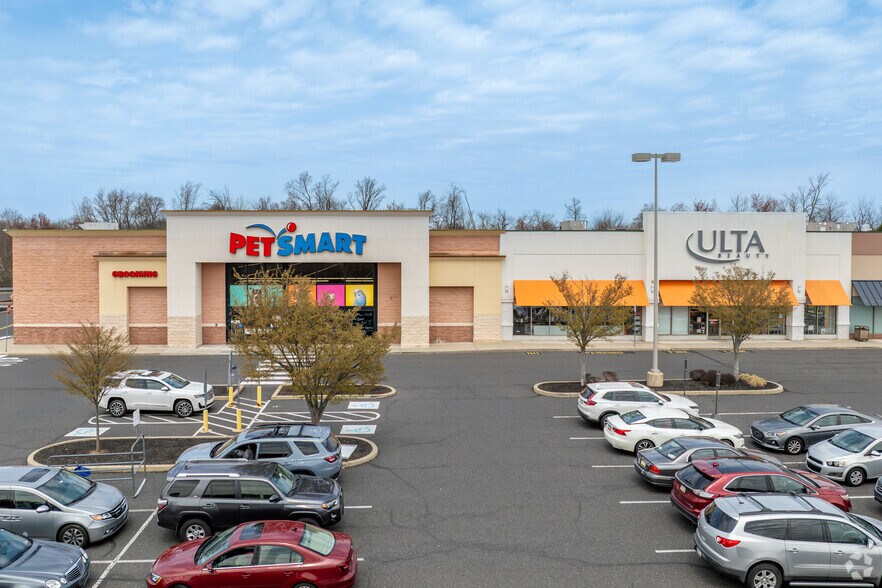 More Photos Of 600-690 N West End Blvd, Quakertown Unknown For Lease