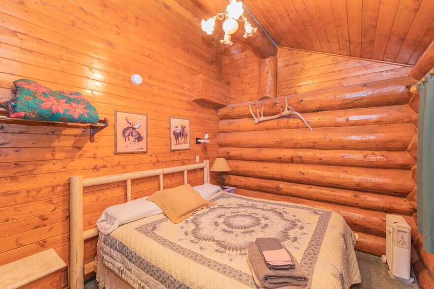 More Photos Of 860 County Road 142, Lake City Hotel For Sale