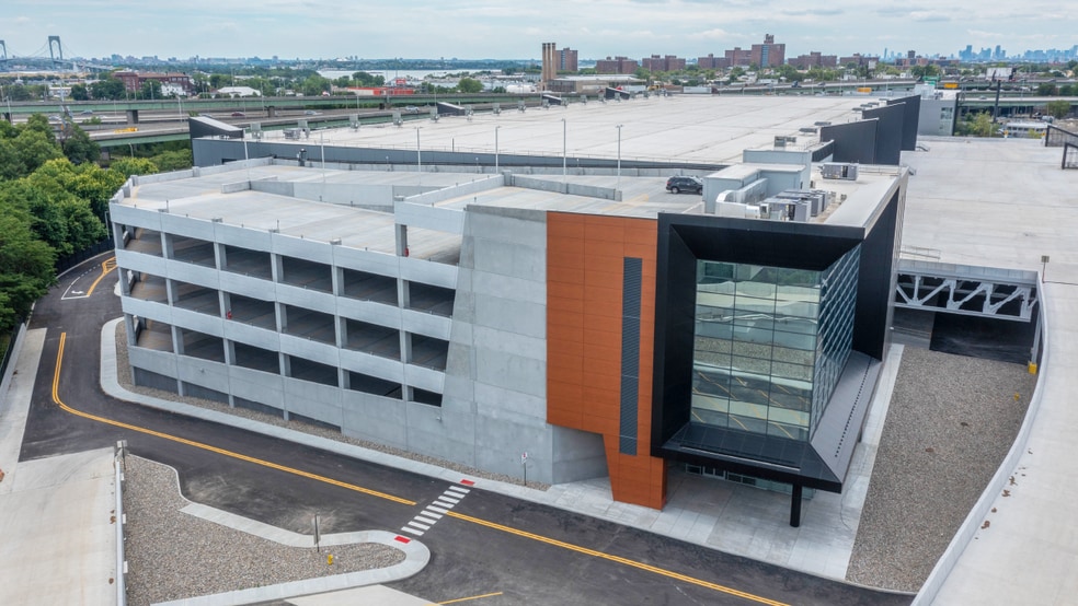 More Photos Of 2505 Bruckner Blvd, Bronx Warehouse For Lease
