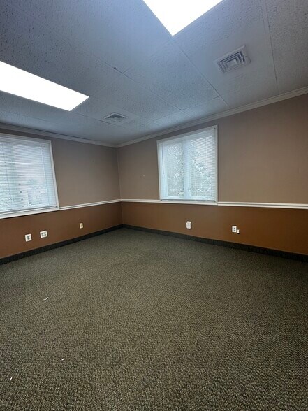 More Photos Of 3921-3951 University Dr, Fairfax Office For Lease