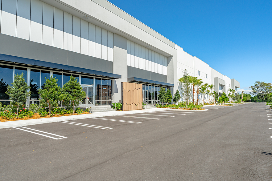 More Photos Of 311 Racetrack Loop, Pompano Beach Unknown For Lease