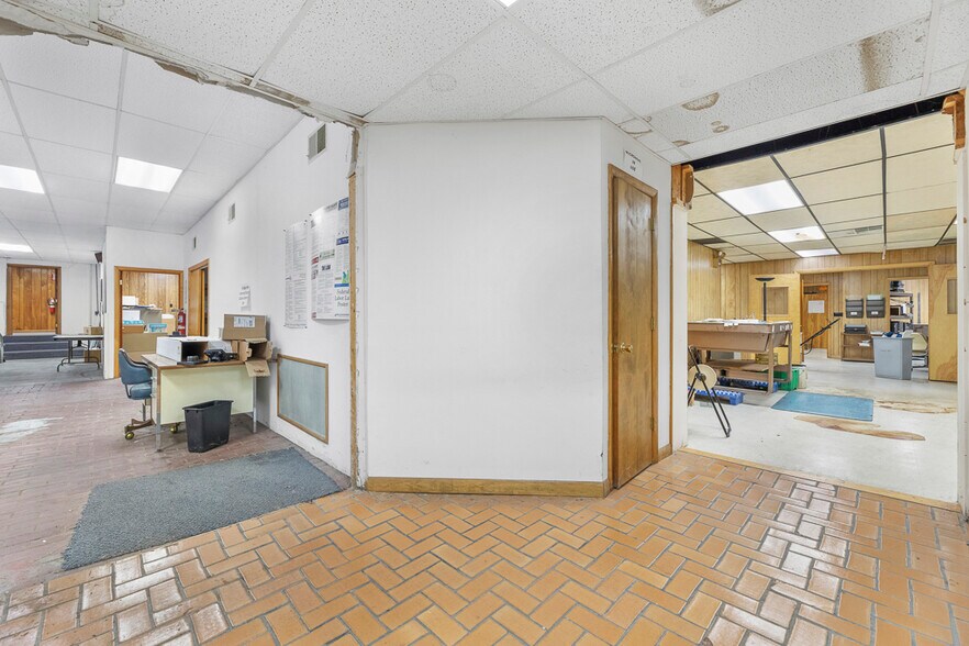 More Photos Of 14924 Beloit Snodes Rd, Beloit Manufacturing For Sale